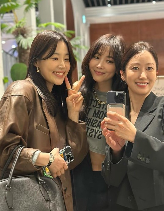 사진=왼쪽부터 배우 한지혜, 오윤아, 전혜빈/전혜빈 소셜미디어 캡처