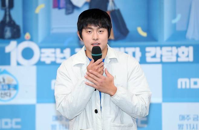 [서울=뉴시스] 김혜진 기자 = 방송인 기안84가 4일 오후 서울 마포구 MBC 골든마우스홀에서 열린 MBC '나 혼자 산다' 10주년 기념 기자간담회에서 인사말을 하고 있다. 2023.12.04. jini@newsis.com <저작권자ⓒ 공감언론 뉴시스통신사. 무단전재-재배포 금지.> /사진=뉴시스화상