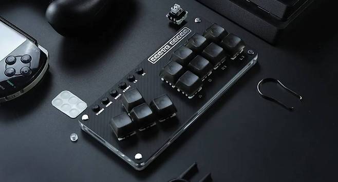 아예 키보드 형태로도 등장하고 있다