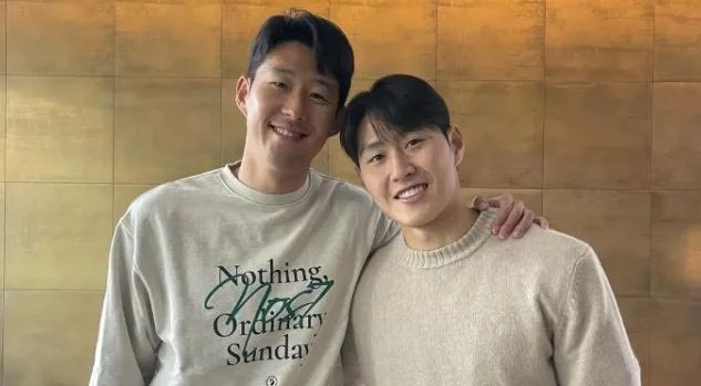 Son Heung-min (left) and Lee Kang-in rub shoulders after reconciling in London, England. Son Heung-min Instagram