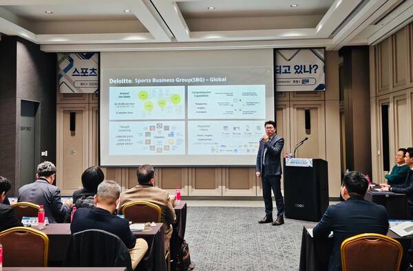22일 서울 삼성동 코엑스 E4홀 3층에서 문화체육관광부(장관 유인촌)와 국민체육진흥공단(이사장 조현재), 한국스포츠산업협회(회장 백성욱)가 주최·주관하는 '2024스포엑스, 제150회 스포츠 비즈니스 네트워크'가 열렸다. 김정열 딜로이트그룹 상무가 포럼 주제 발제하는 모습이다. 사진┃한국스포츠산업협회