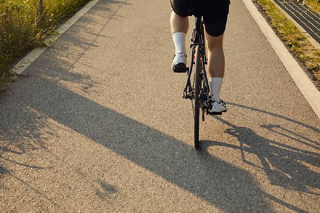 자전거를 타면 무산소 운동과 유산소 운동을 동시에 할 수 있다./사진=클립아트코리아