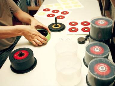 하우스콘서트 실황 음반을 제작하는 과정.