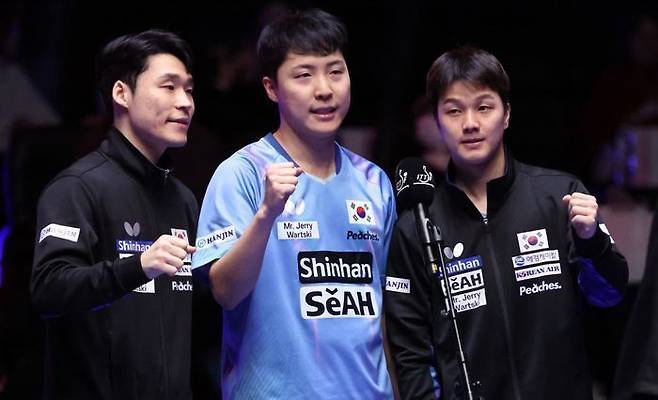 'BNK부산은행 2024 부산세계탁구선수권대회' 남자단체전 8강 대한민국-덴마크 경기가 23일 오후 부산 해운대구 벡스코에서 열렸다. 경기에서 승리한 대한민국 팀이 포즈를 취하고 있다. ⓒ데일리안 방규현 기자