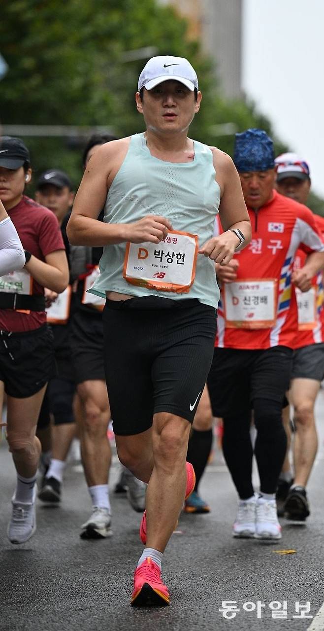 박상현 실장이 지난해 11월 열린 대회 마라톤 풀코스에 참가해 질주하고 있다. 박상현 실장 제공.