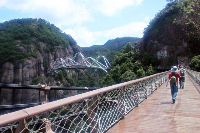 신선거의 원몽교를 걸으며 보이는 와룡교. ⓒ최종명