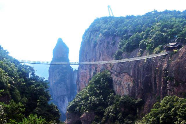 신선거 협곡을 가로지르던 옛 남천교와 관음봉. ⓒ최종명