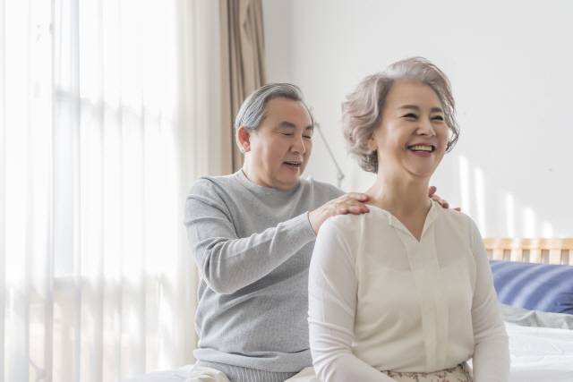 ▲ 머리가 흰 부부 [아이클릭아트 자료사진]