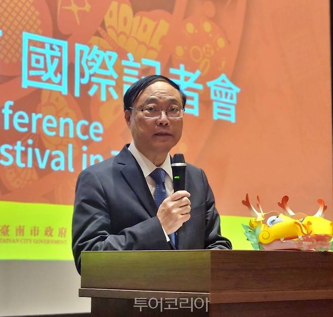 저우용후이(周永暉) 교통부 관광서(交通部觀光) 서장이 '타이와 등불축제' 기자간담회에서 등불축제에 대해 알렸다. 