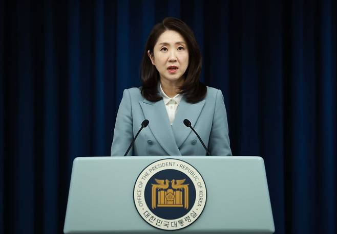 김수경 대통령실 대변인이 25일 서울 용산 대통령실 청사에서 현안 브리핑을 하고 있다. 연합뉴스