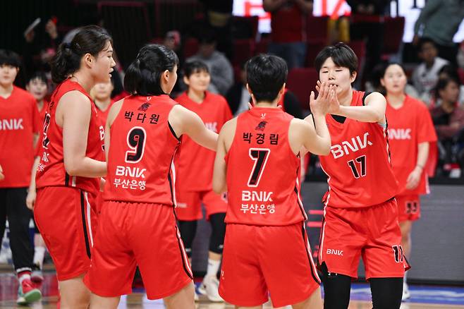 부산 BNK 썸 선수들. 사진=WKBL