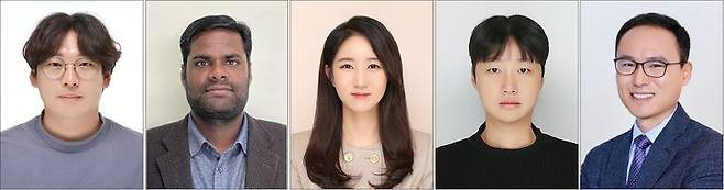 [진주=뉴시스]경상국립대 최명룡 교수연구팀. 사진 왼쪽부터 박주현 박사과정, 띠따기리 자야라만 박사, 민아름 박사, 문철주 박사, 최명룡 교수.(사진=경상국립대 제공).2024.02.25.photo@newsis.com *재판매 및 DB 금지