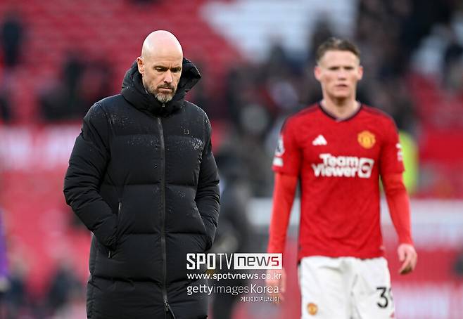 ▲ 맨체스터 유나이티드는 25일(한국시간) 영국 맨체스터 올드 트래포드에서 열린 풀럼과 2023-24시즌 잉글랜드 프리미어리그 26라운드에서 1-2로 졌다. 21년 만에 홈에서 풀럼에 승점을 내준 맨체스터 유나이티드는 프리미어리그 6위(14승 2무 10패, 승점 44점)를 유지하면서 토트넘 홋스퍼(승점 47점) 추격을 다음으로 미루게 됐다