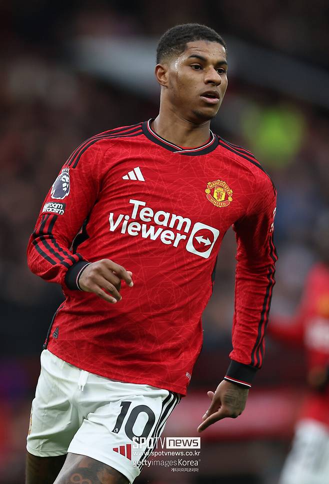 ▲ 맨체스터 유나이티드는 25일(한국시간) 영국 맨체스터 올드 트래포드에서 열린 풀럼과 2023-24시즌 잉글랜드 프리미어리그 26라운드에서 1-2로 졌다. 21년 만에 홈에서 풀럼에 승점을 내준 맨체스터 유나이티드는 프리미어리그 6위(14승 2무 10패, 승점 44점)를 유지하면서 토트넘 홋스퍼(승점 47점) 추격을 다음으로 미루게 됐다