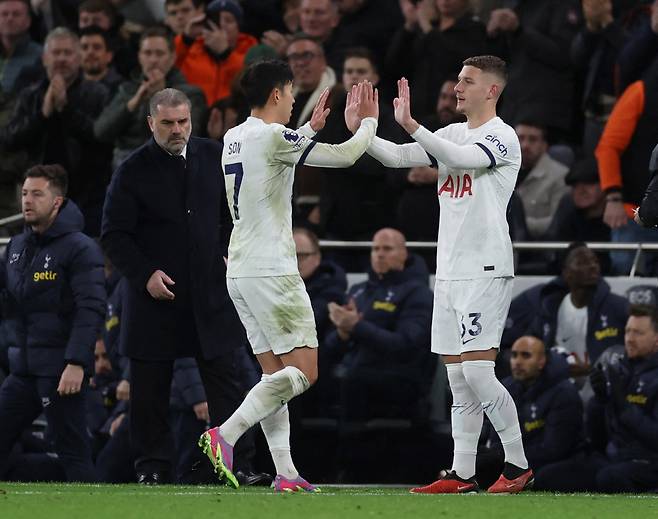 손흥민과 돈리(사진=로이터연합뉴스)