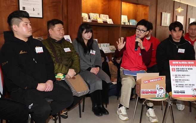 한동훈 국민의힘 비상대책위원장이 26일 강원 원주시 한 카페에서 ‘함께 누리는 문화’ 공약 발표를 하고 있다. 강창광 선임기자 chang@hani.co.kr