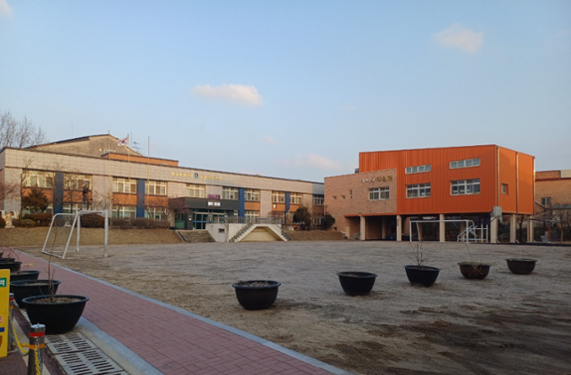 13일 오후 인천계양초 상야분교의 모습. 현재 방학기간으로 학교가 텅 비어있다. 서현정 기자