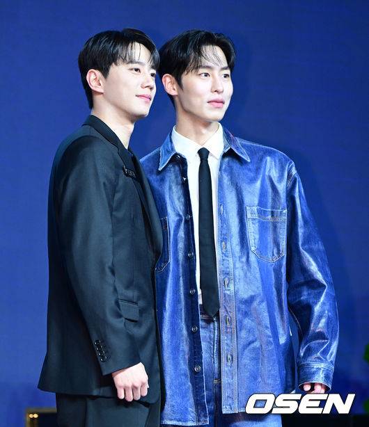 [OSEN=지형준 기자]배우 이준영, 이재욱이 포토타임을 하고 있다. 2024.02.26 /jpnews@osen.co.kr