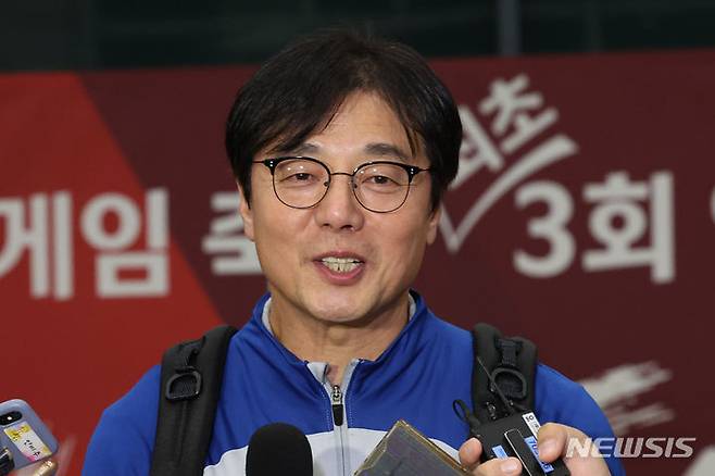 "박항서-황선홍 거론, 3월 태국전 이끌 임시 감독 뽑는다"... KFA, 전력강화위 3차 회의 27일 개최