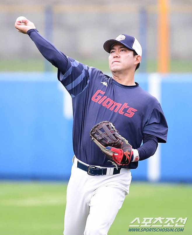 27일 일본 오키나와 온나손 아카마구장에서 삼성-롯데 평가전이 열렸다. 훈련하는 김민성. 오키나와(일본)=송정헌 기자songs@sportschosun.com/2024.02.27/