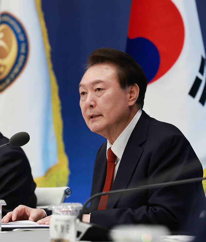 윤석열 대통령이 27일 청와대 영빈관에서 열린 제6차 중앙지방협력회의에서 모두 발언을 하고 있다./연합뉴스