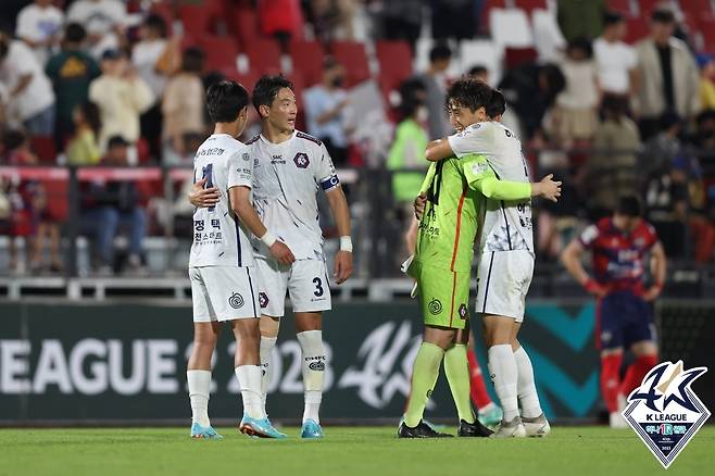 이한샘, 이정택, 박대한, 이민형(왼쪽부터, 충북청주FC). 한국프로축구연맹 제공