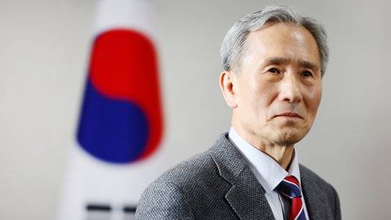 김관진 국방혁신위원회 부위원장이 20일 서울 용산구 국방컨벤션에서 본지와 인터뷰하고 있다. 김현동 기자