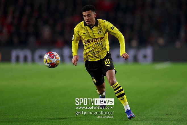 ▲&nbsp;제이든 산초가 복귀 후 첫 골을 노리고 있다.