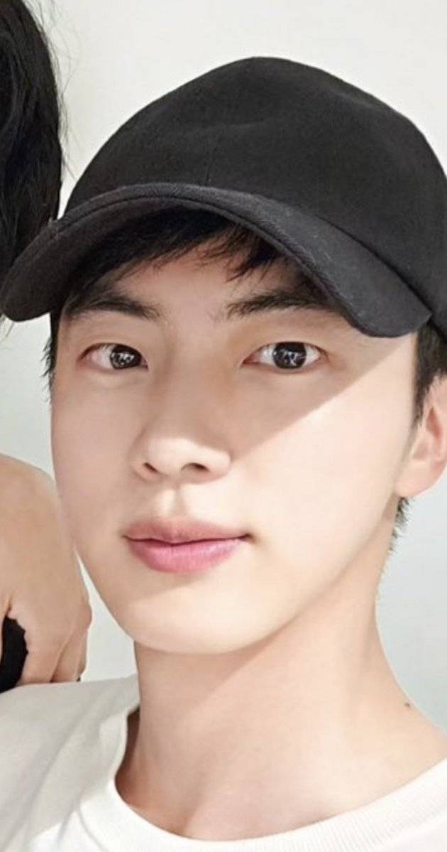 "방탄소년단 진, 너~무 잘생기고 너~무 동안" 깜짝 실물 후기