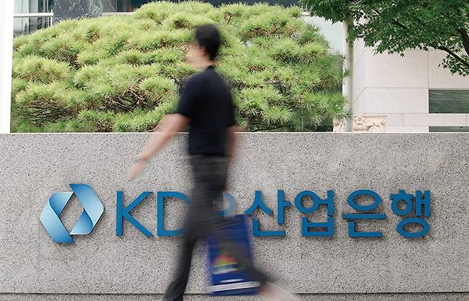 뒤탈 없는 HMM 매각을 위해서는 현금을 충분히 확보한 인수자가 필요하다.[사진=뉴시스]