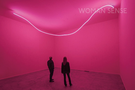 Lucio Fontana, Spatial Environment with Neon Light(Ambiente spaziale con neon), 19672024, Installation view at Hauser_Wirth, Los Angeles Ph. Fredrik Nilsen