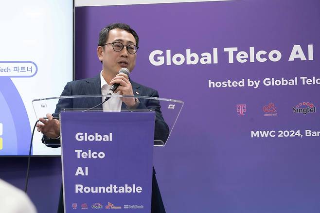MWC 2024에서 기자간담회하는 SK텔레콤 유영상 사장 [SK텔레콤 제공]