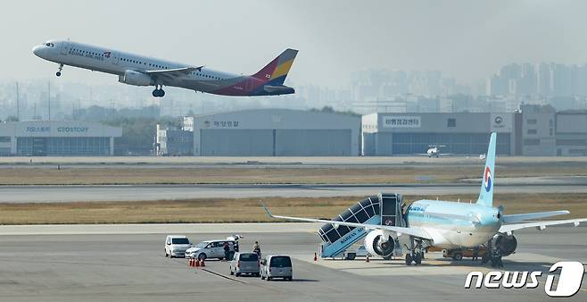 서울 강서구 김포공항 활주로. 2023.10.30/뉴스1 ⓒ News1 이재명 기자