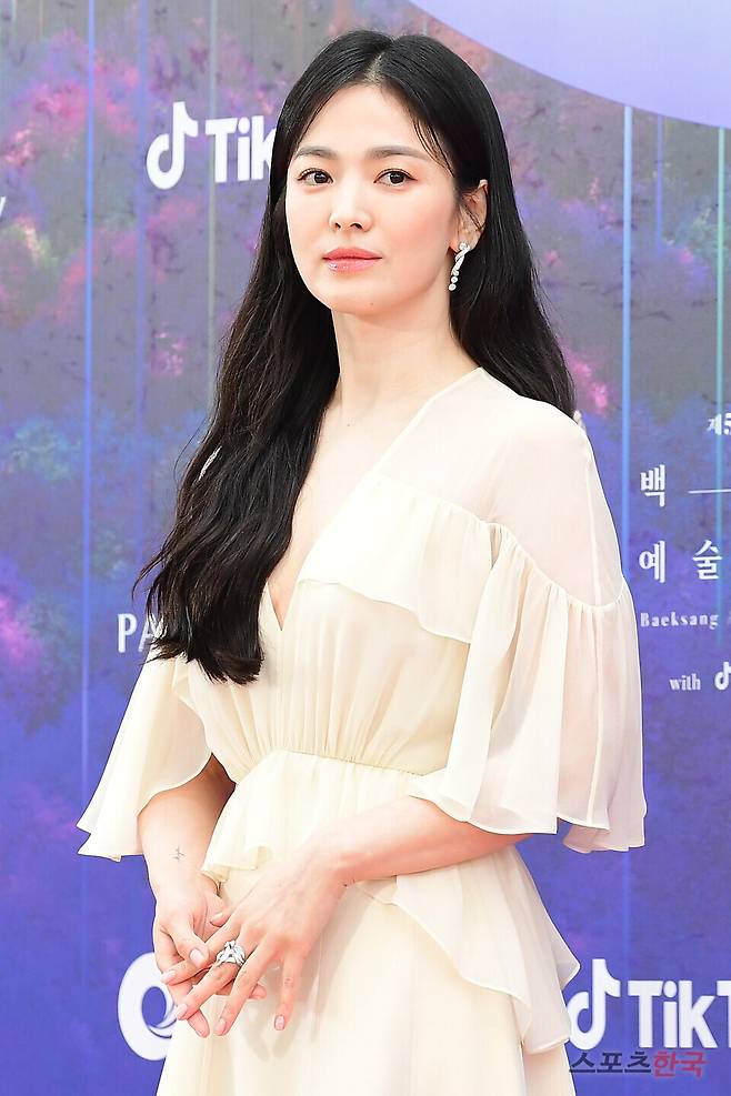 제59회 백상예술대상 레드카펫 행사에 참석한 배우 송혜교. ⓒ이혜영 기자 lhy@hankooki.com