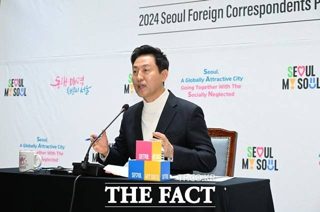 오세훈 서울시장이 28일 오후 시청에서 열린 서울 주재 외신기자 간담회에서 질의에 답변하고 있다. /서울시