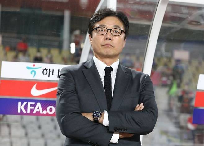 축구대표팀 임시 지휘봉을 잡게 된 황선홍 U-23 감독. ⓒ 데일리안 DB