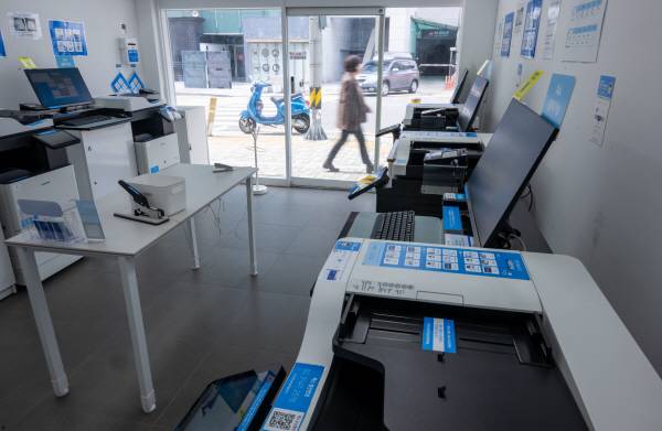 28일 금정구 부산대학교 앞 한 복사집이 텅 빈 모습을 보이고 있다. 이원준 기자