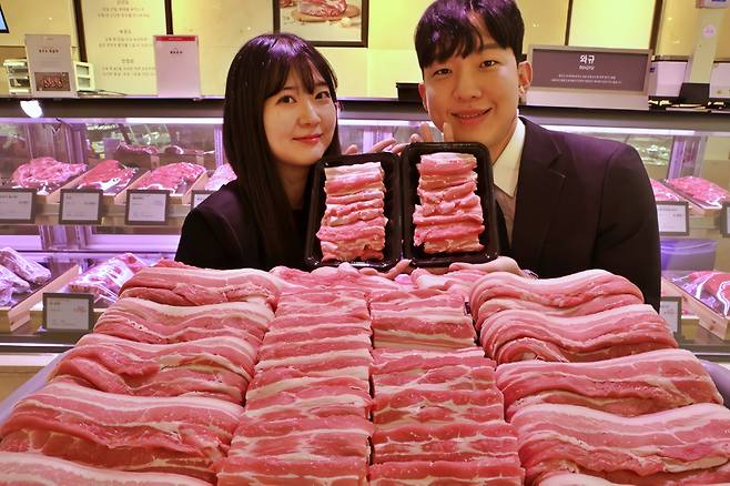 Pork belly is being promoted for March 3, also known as "Samgyeopsal Day," at a Lotte Department Store in Seoul. (Yonhap)
