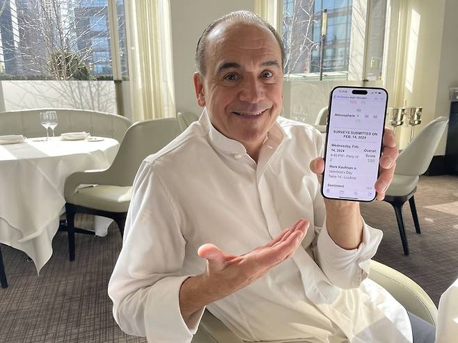 세계적인 쉐프 장-조지 봉제리슈텐이 식당 예약·평가 앱에서 그의 식당 장-조지가 지난 2월 14일 발렌타인데이 때 100점 만점을 받은 기록을 보여주고 있다. [윤원섭 특파원]