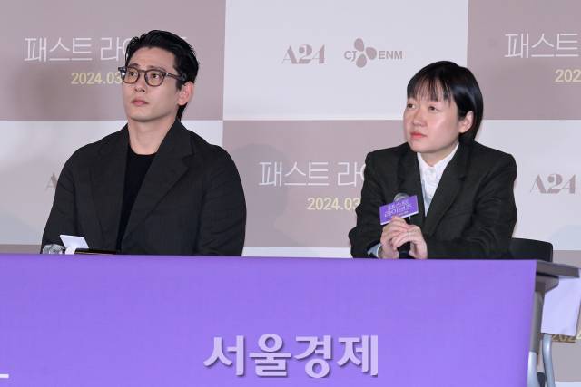 배우 유태오와 셀린 송 감독이 28일 오후 서울 용산구 CGV 용산아이파크몰에서 진행된 영화 ‘패스트 라이브즈’(감독 셀린 송) 언론배급시사회 및 기자간담회에서 질문을 듣고 있다. 김규빈 기자