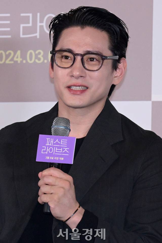 배우 유태오가 28일 오후 서울 용산구 CGV 용산아이파크몰에서 진행된 영화 ‘패스트 라이브즈’(감독 셀린 송) 언론배급시사회 및 기자간담회에서 소감을 말하고 있다. 김규빈 기자