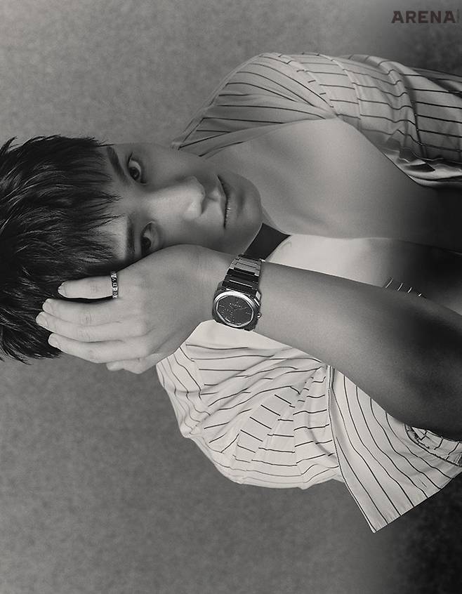 메커니컬 매뉴팩처 무브먼트, 오토매틱 와인딩, 플래티넘 마이크로 로터, 시·분 및 소형 초침, 새틴 폴리싱 처리된 엑스트라 신 스테인리스 스틸 케이스, 투명한 백케이스, 세라믹 인레이가 세팅된 스테인리스 스틸 스크루 다운 크라운, 브러싱 처리된 실버 다이얼과 스테인리스 스틸 소재의 브레이슬릿, 최대 100m 방수 기능의 옥토 피니씨모 워치 1920만원·화이트 골드 소재에 다이아몬드를 1개 세팅한 비제로원 링 338만원 모두 불가리 제품.