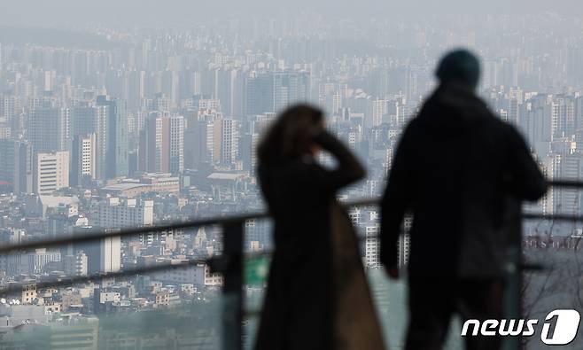 사진은 서울 용산구 남산타워에서 바라본 아파트 단지. 2024.2.13/뉴스1 ⓒ News1 김민지 기자