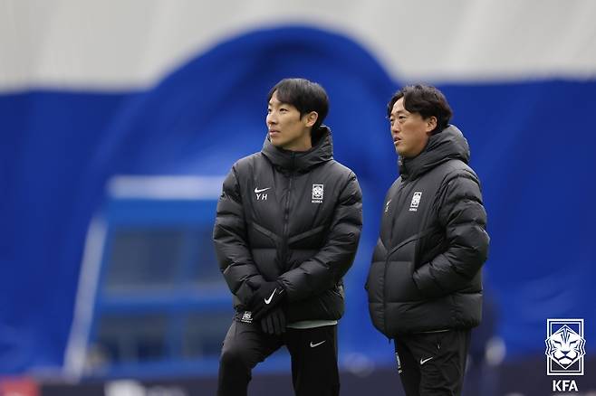 조용형 코치(왼쪽). 대한축구협회 제공
