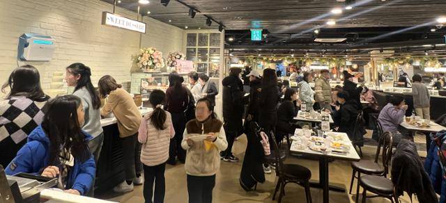 최근 애슐리퀸즈 NC강서점에 고객이 북적이고 있다. 이랜드 제공