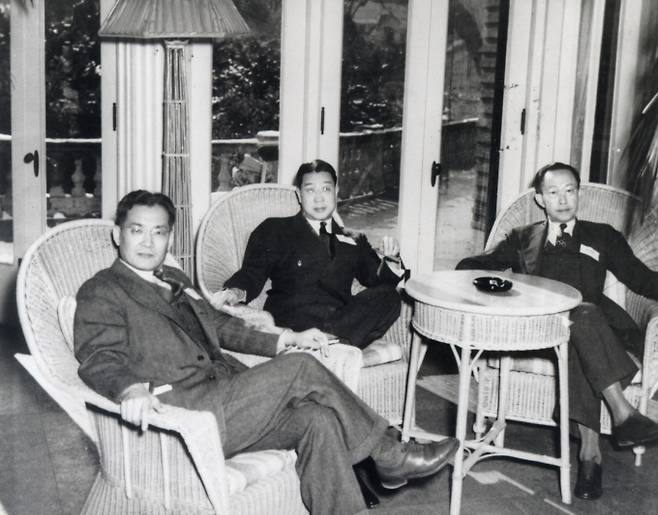1945년 1월 전후 문제를 논의하기 위해 IRP총회 한국 대표로 참석한 유일한 박사(가운데)가 포즈를 취하고 있다. /사진=유한양행