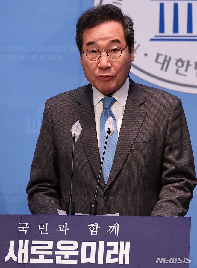 [서울=뉴시스] 이영환 기자 = 이낙연 새로운미래 공동대표가 29일 오전 서울 여의도 국회 소통관에서 인재영입 발표에 앞서 현안 관련 기자회견을 하고 있다. 2024.02.29. 20hwan@newsis.com