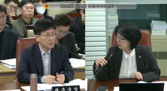 지난 26일 서울시 재무국 업무보고에서 재무국장에게 질의하는 옥재은 의원