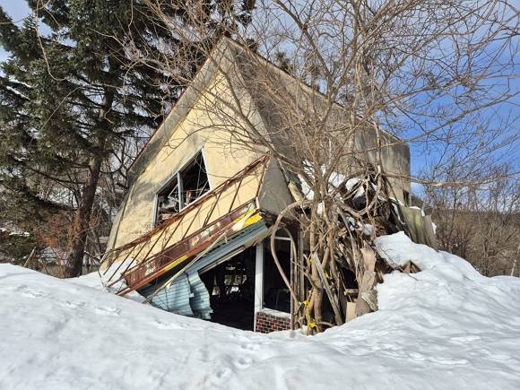 유바리시 남부 지역에선 방치된 빈집을 쉽게 찾을 수 있다. 사진은 2월24일 오후 키쿠스이마치(菊水町) 인근에서 발견한 빈집.ⓒ시사저널 김현지