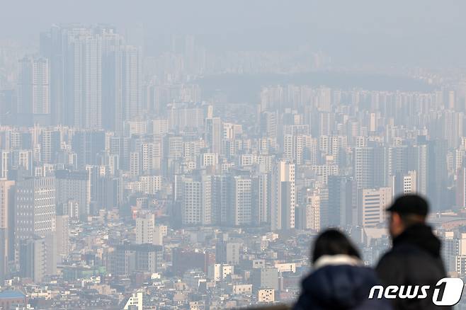 사진은 2일 서울 중구 남산에서 바라본 서울 시내 일대 아파트 단지 모습. 2024.2.2/뉴스1 ⓒ News1 민경석 기자